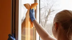kā kopt plastikāta logus